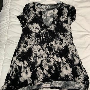 Tie die pattern shirt with cut out on neck